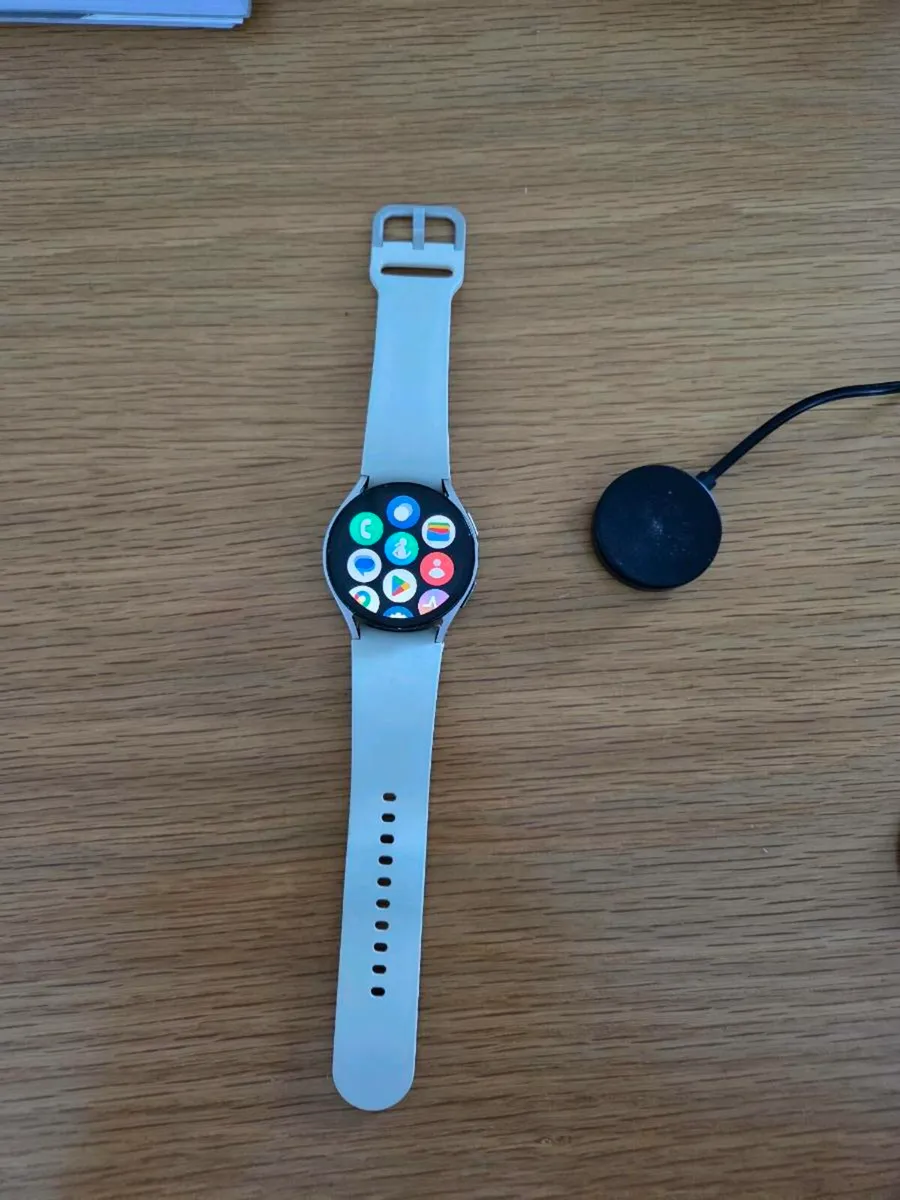 Samsung Galaxy Watch 6 - Image 1