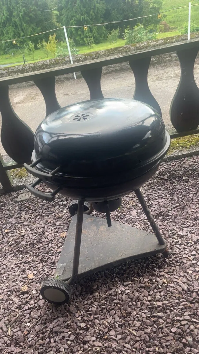 Weber style Charcoal Barbecue - Image 1