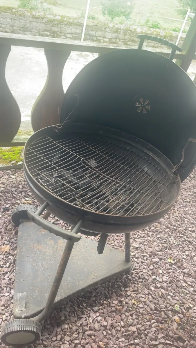 Weber style Charcoal Barbecue - Image 2