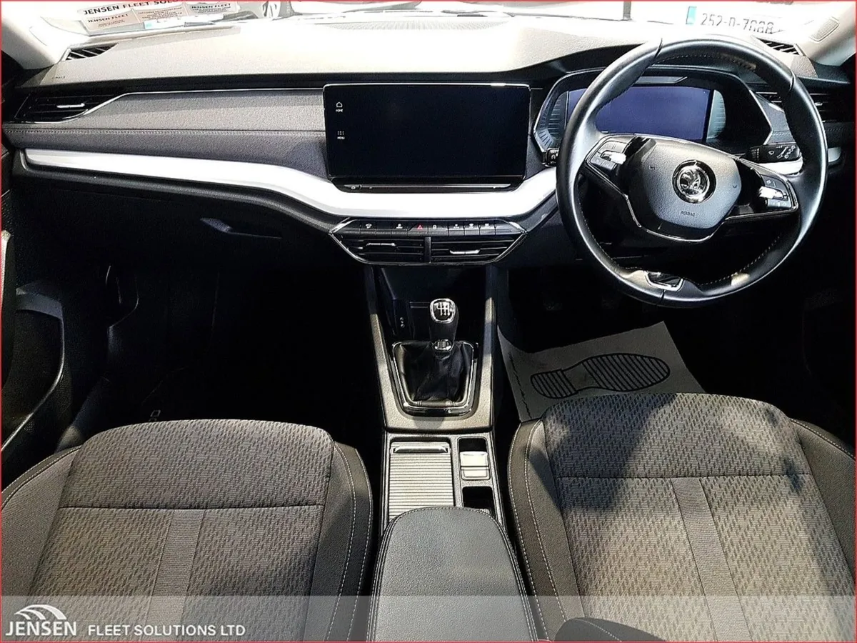Skoda Octavia Combi Style 2.0tdi 115HP Manual - Image 4