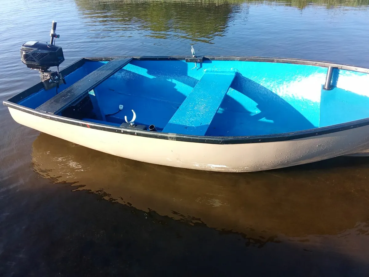 10 ft Fiberglass boat+ trailer - Image 1