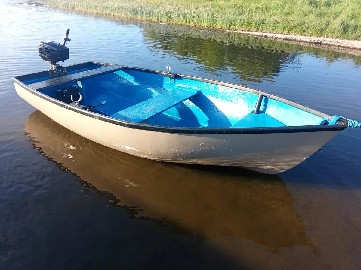 10 ft Fiberglass boat+ trailer - Image 2
