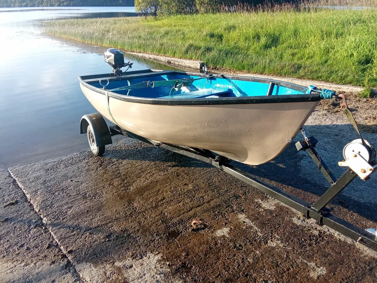 10 ft Fiberglass boat+ trailer - Image 4