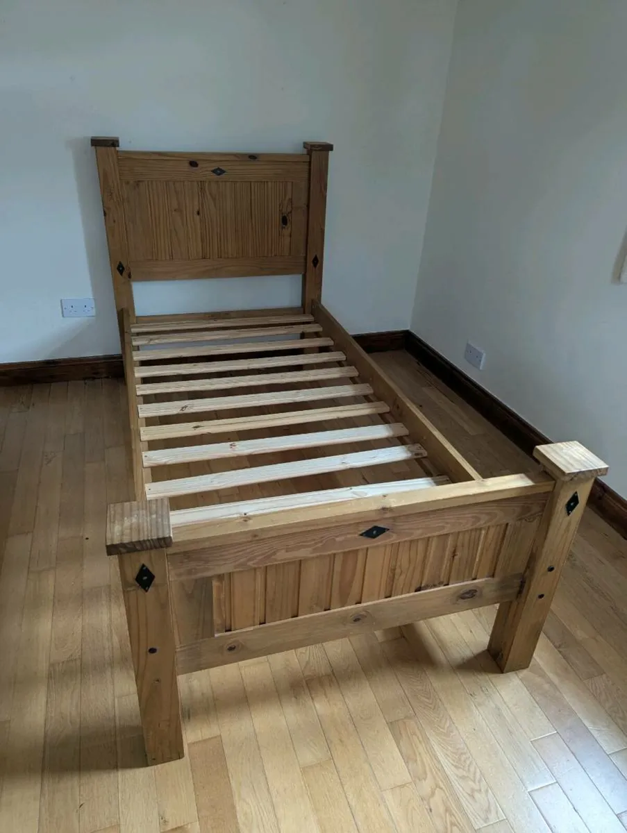 Single Mexican pine bed - Image 1