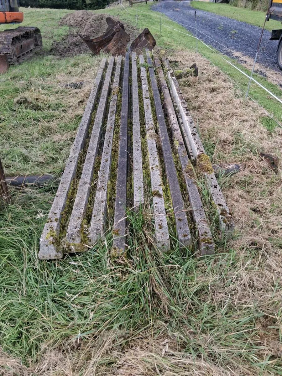 Concrete floor beams - Image 1