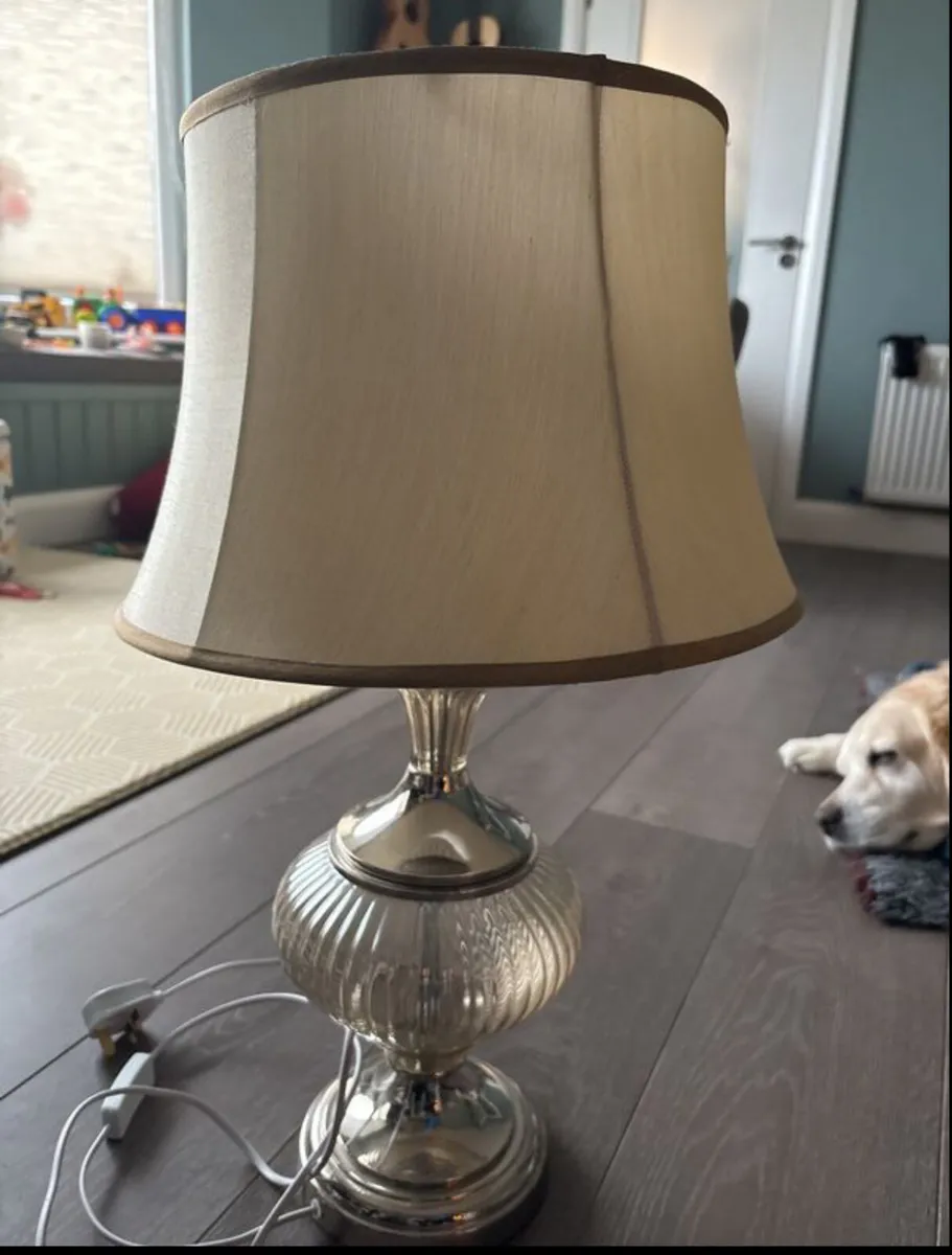 Table lamp
