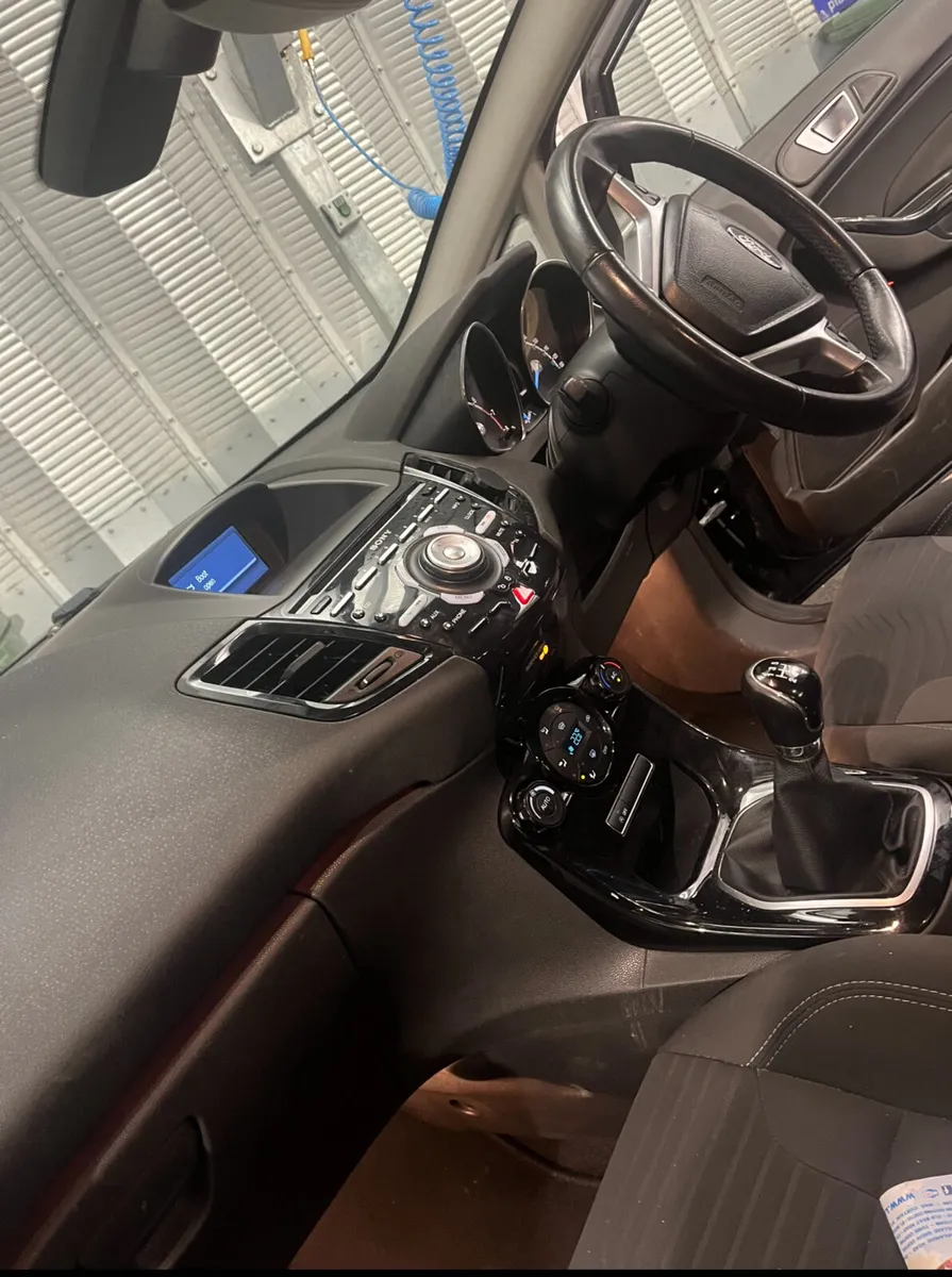 Ford fiesta titanium 1.0 - Image 2