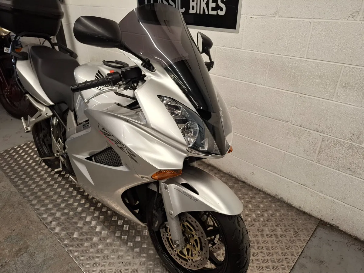 Honda VFR800 2004 - Image 2