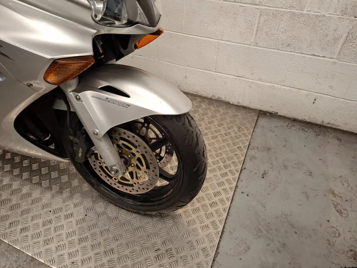 Honda VFR 800 2004 - Image 3