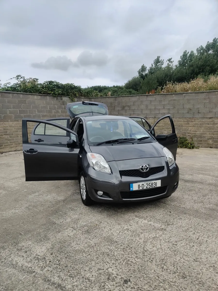 Toyota Yaris 2011 - Image 3