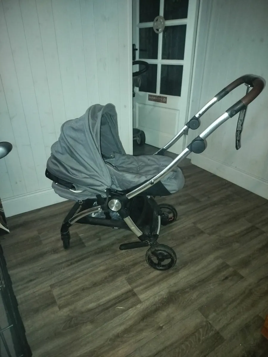 Baby travel system buggy and car seat - Image 1