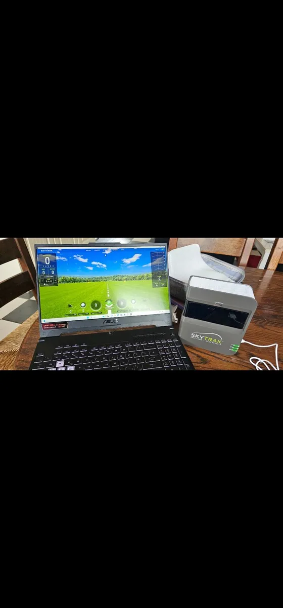 Skytrak simulator & Gaming laptop - Image 1