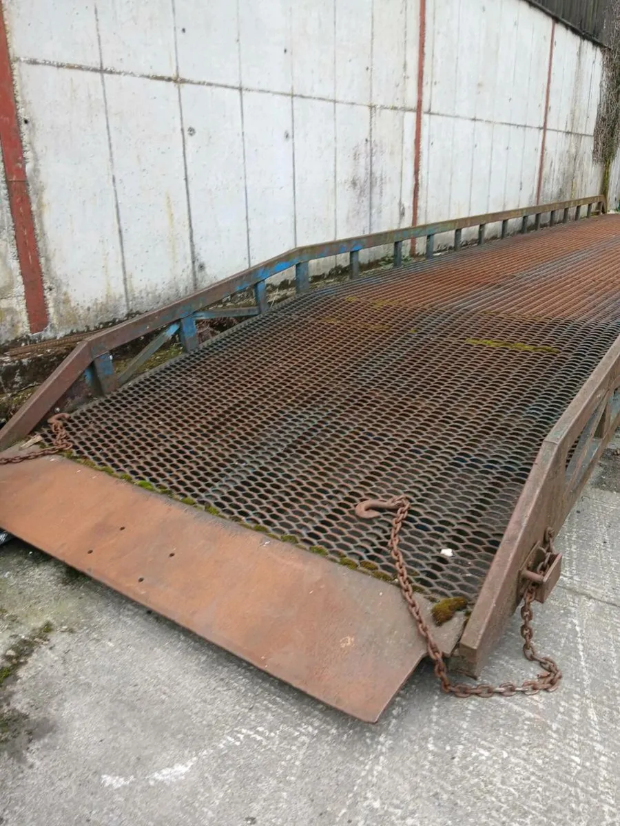 Container loading ramp - Image 1