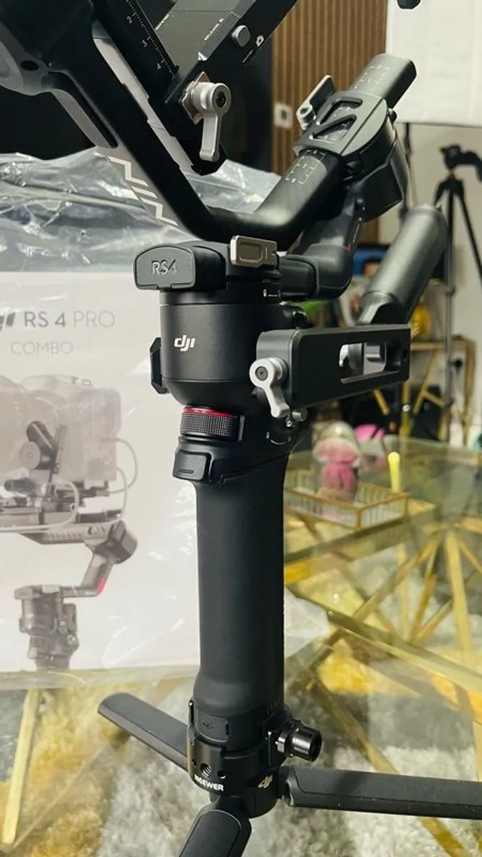 DJI RS4 PRO Combo.. Professional Gimbal .. 2 months old, brand new with DJI warranty - Image 1