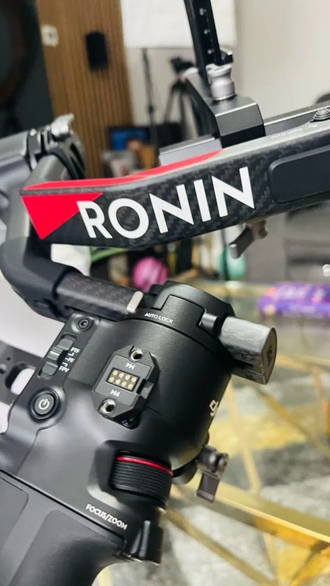DJI RS4 PRO Combo.. Professional Gimbal .. 2 months old, brand new with DJI warranty - Image 2