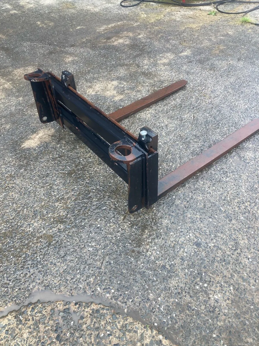 Pin & cone pallet forks / Matbro loader - Image 1