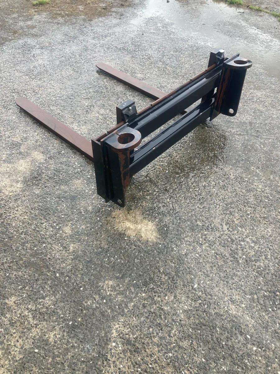 Pin & cone pallet forks / Matbro loader - Image 3