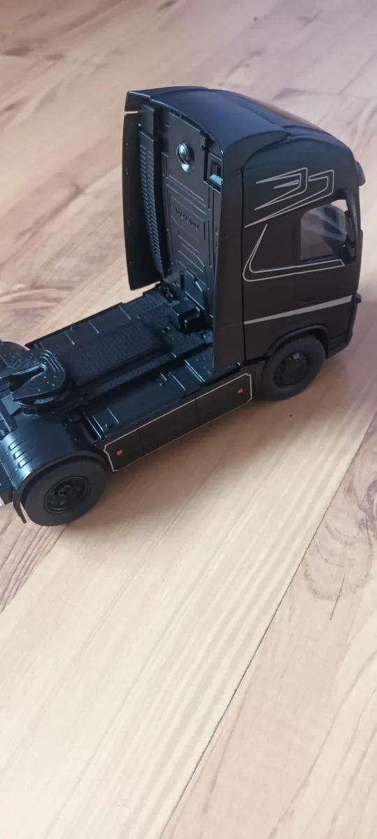 Siku rc volvo lorry - Image 1