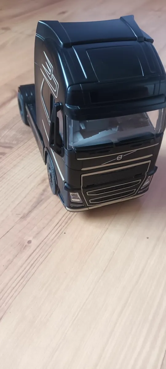Siku rc volvo lorry - Image 2