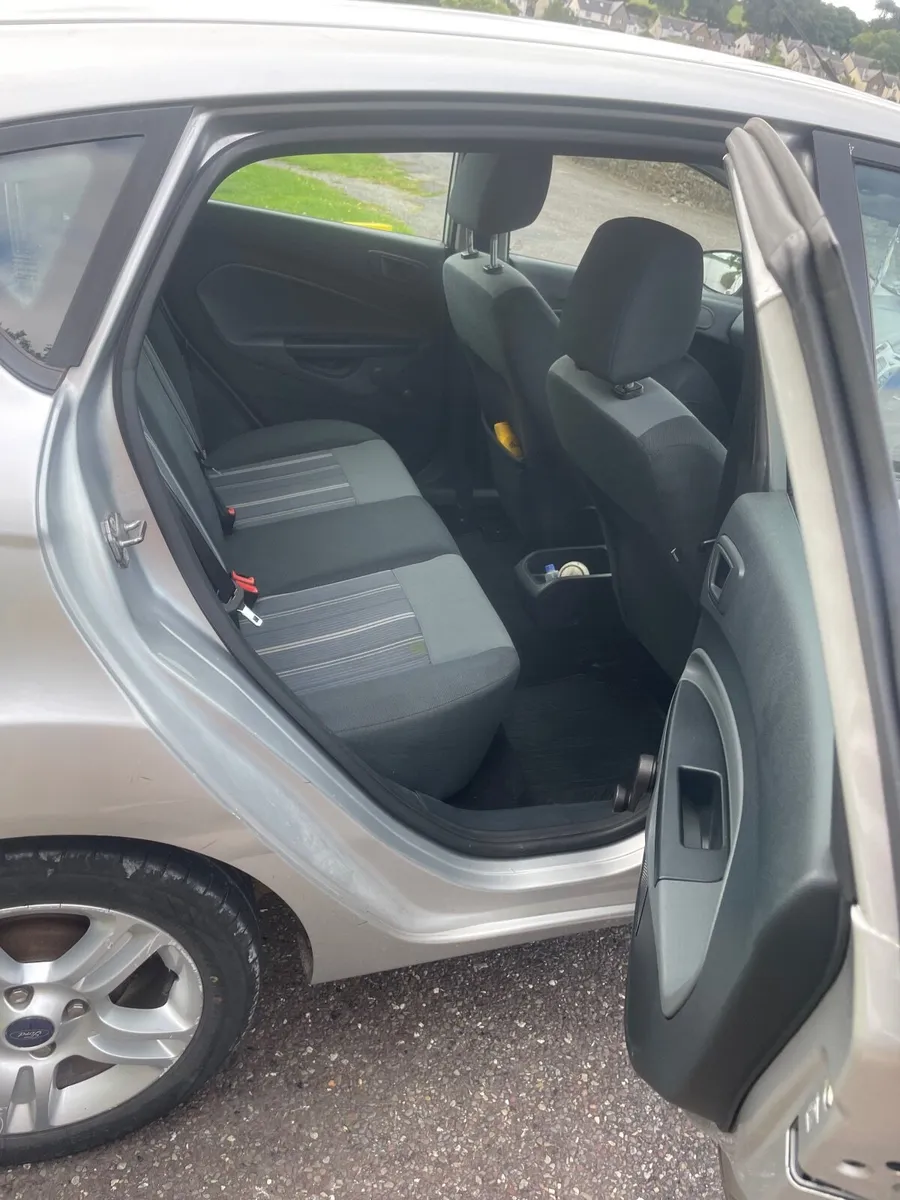 Ford Fiesta 2010 - Image 4