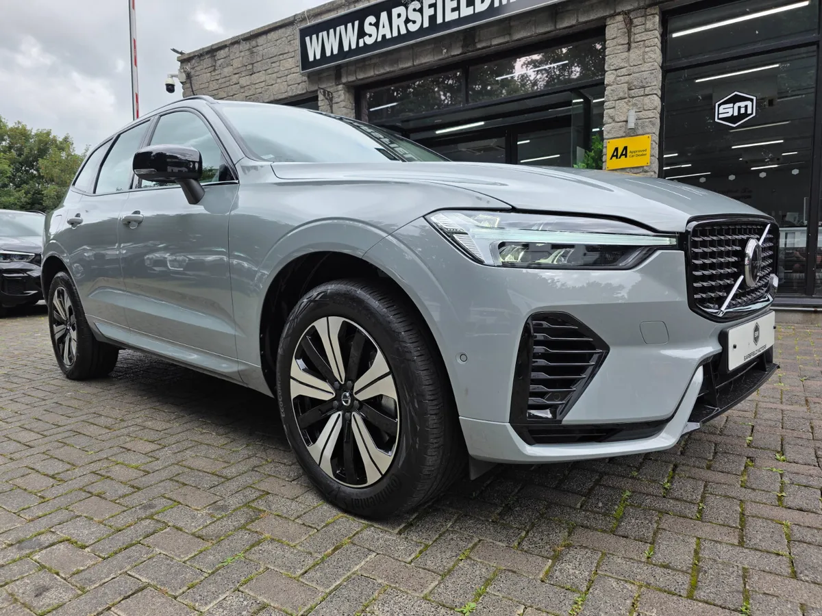 2024 VOLVO XC60 2.0 T8 AWD PLUS DARK. - Image 3