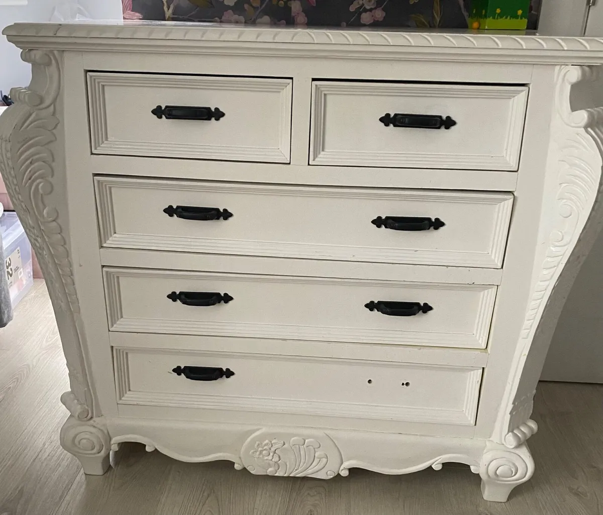 Chest of drawers
