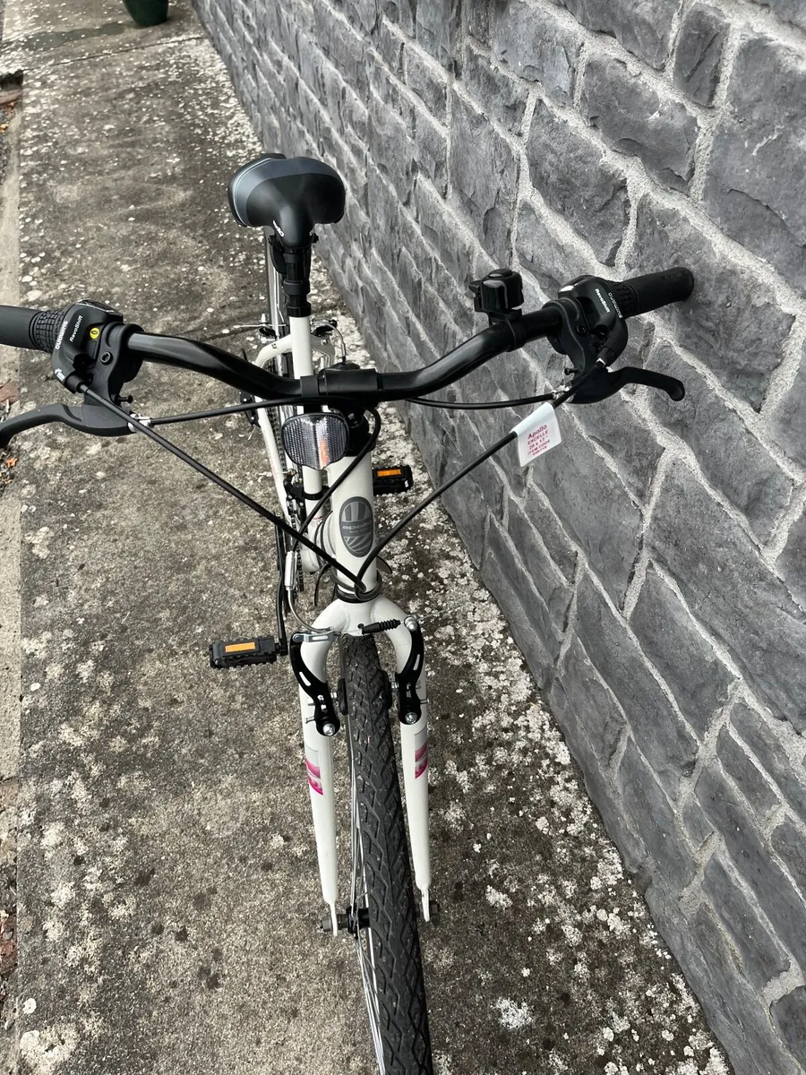 Ladies bicycle - Image 4