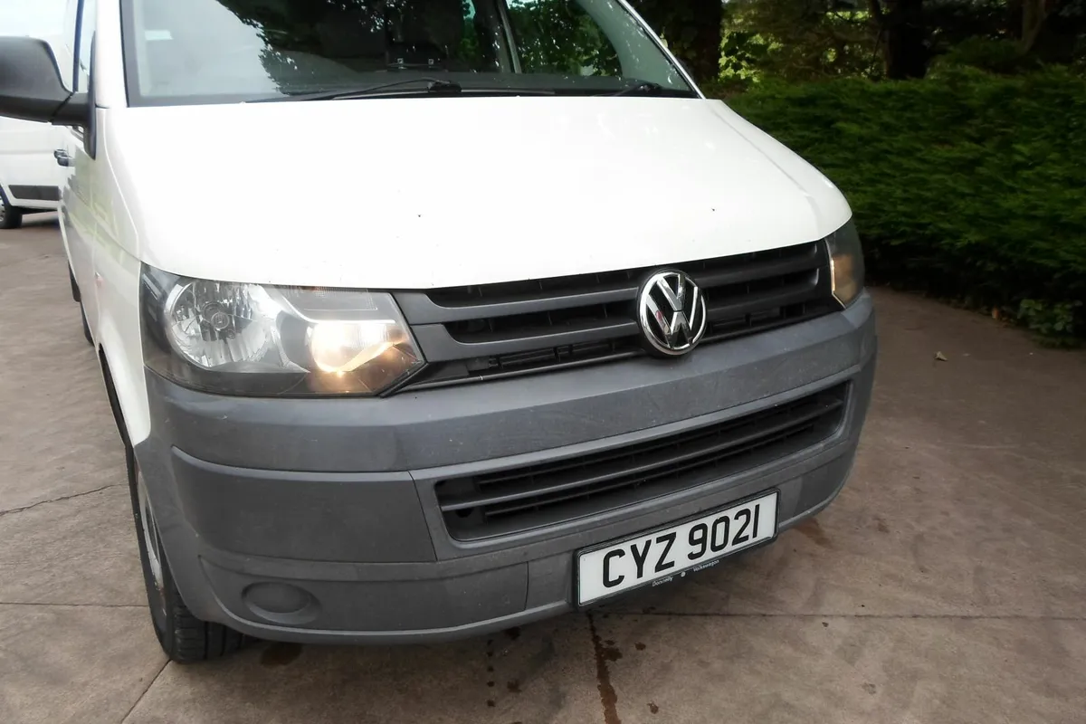 Volkswagen Transporter 2011 - Image 2