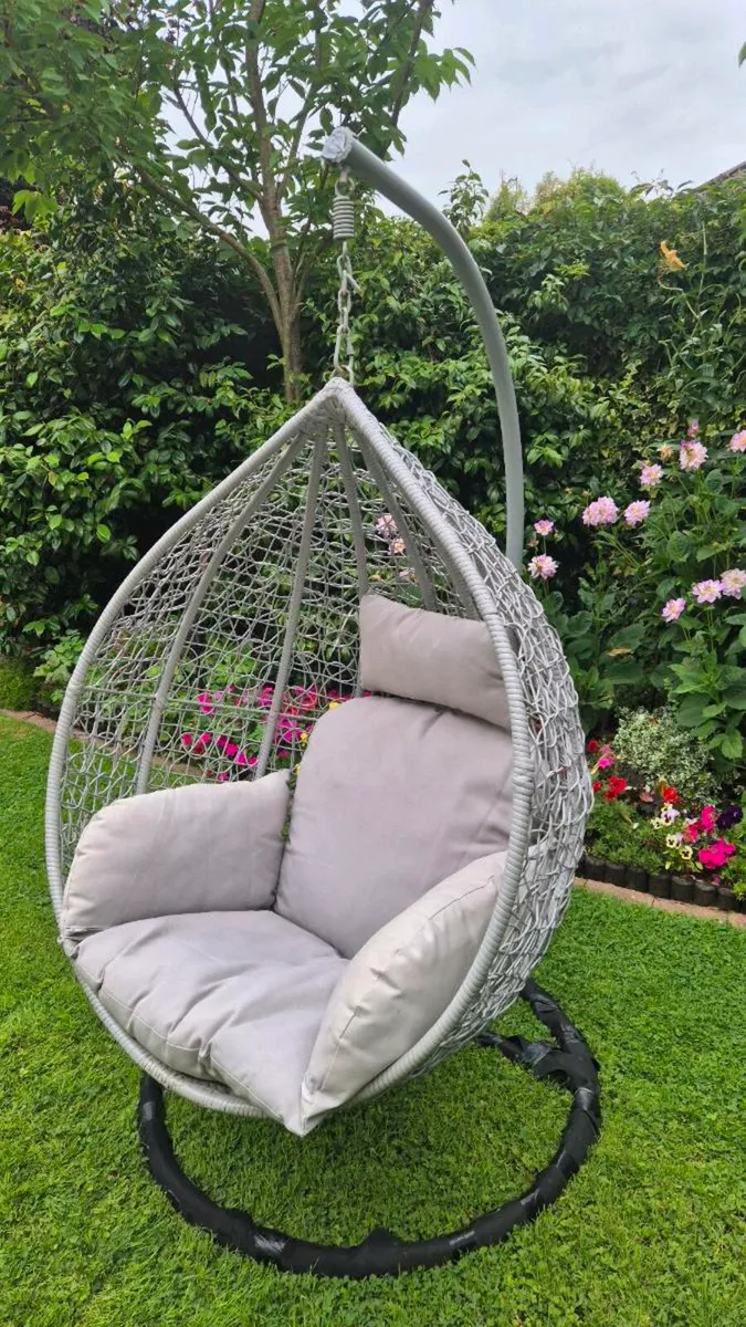 Large Egg chair - Image 1