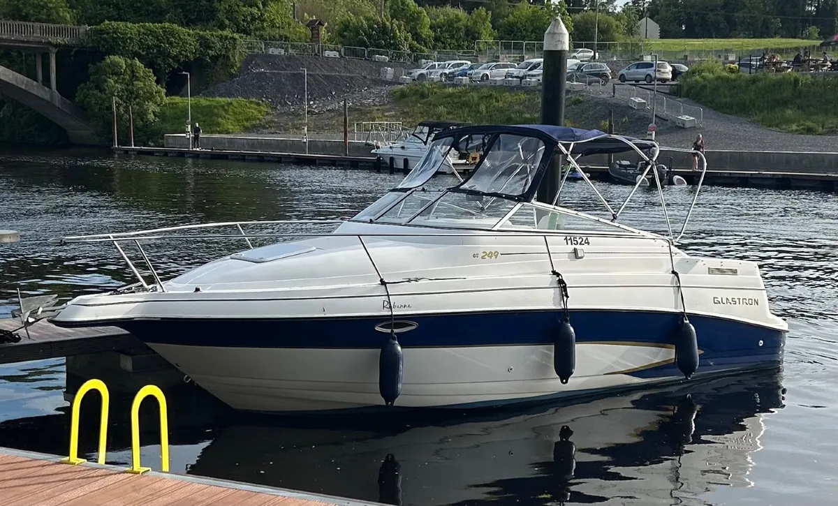 2001 Glastron GS249 Sports Cruiser - Image 1