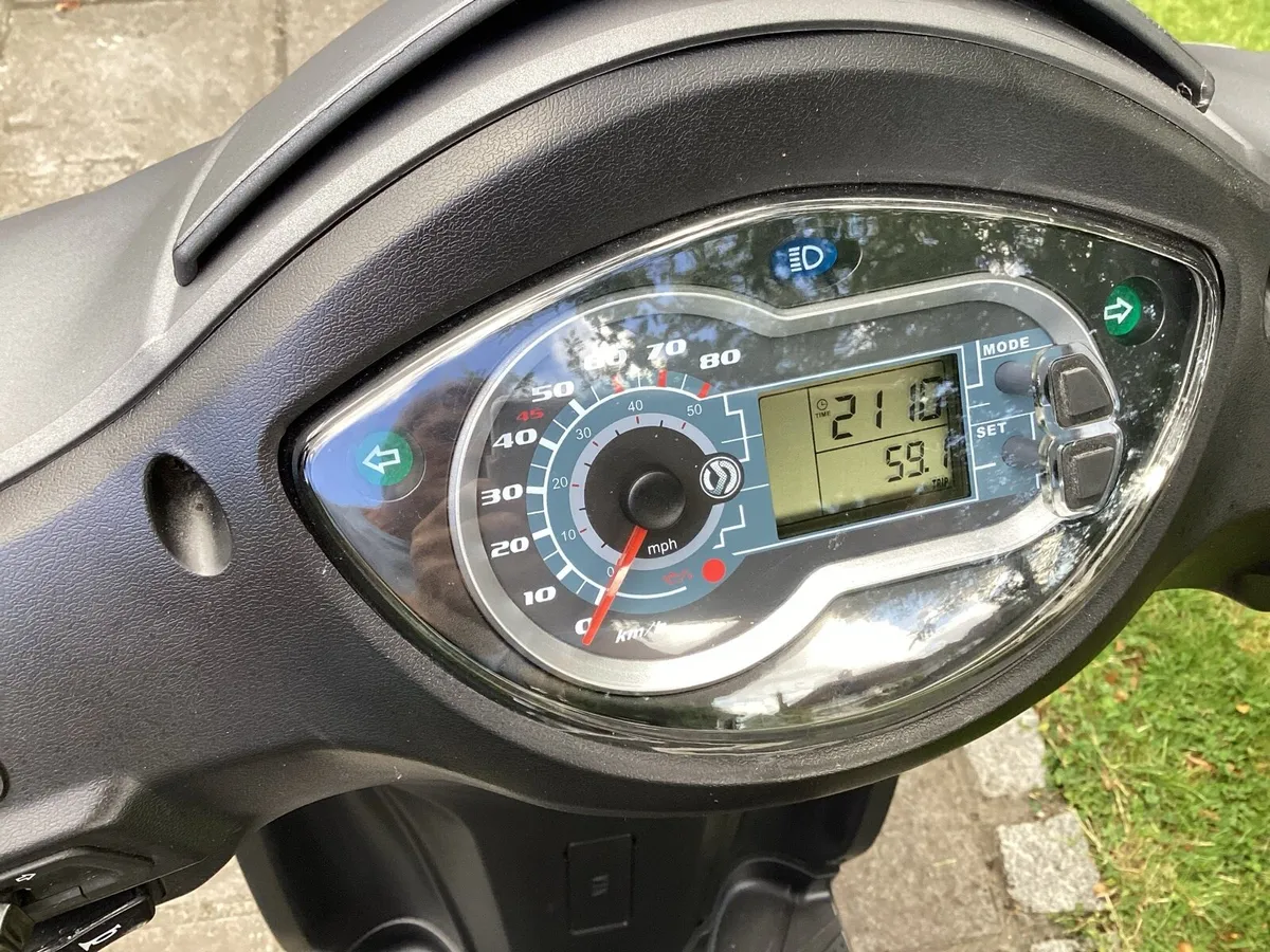 moped for sale, cheap and running - Image 3