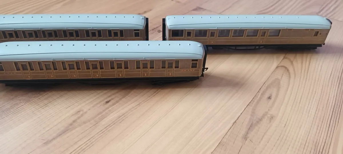 00 guage coaches - Image 2