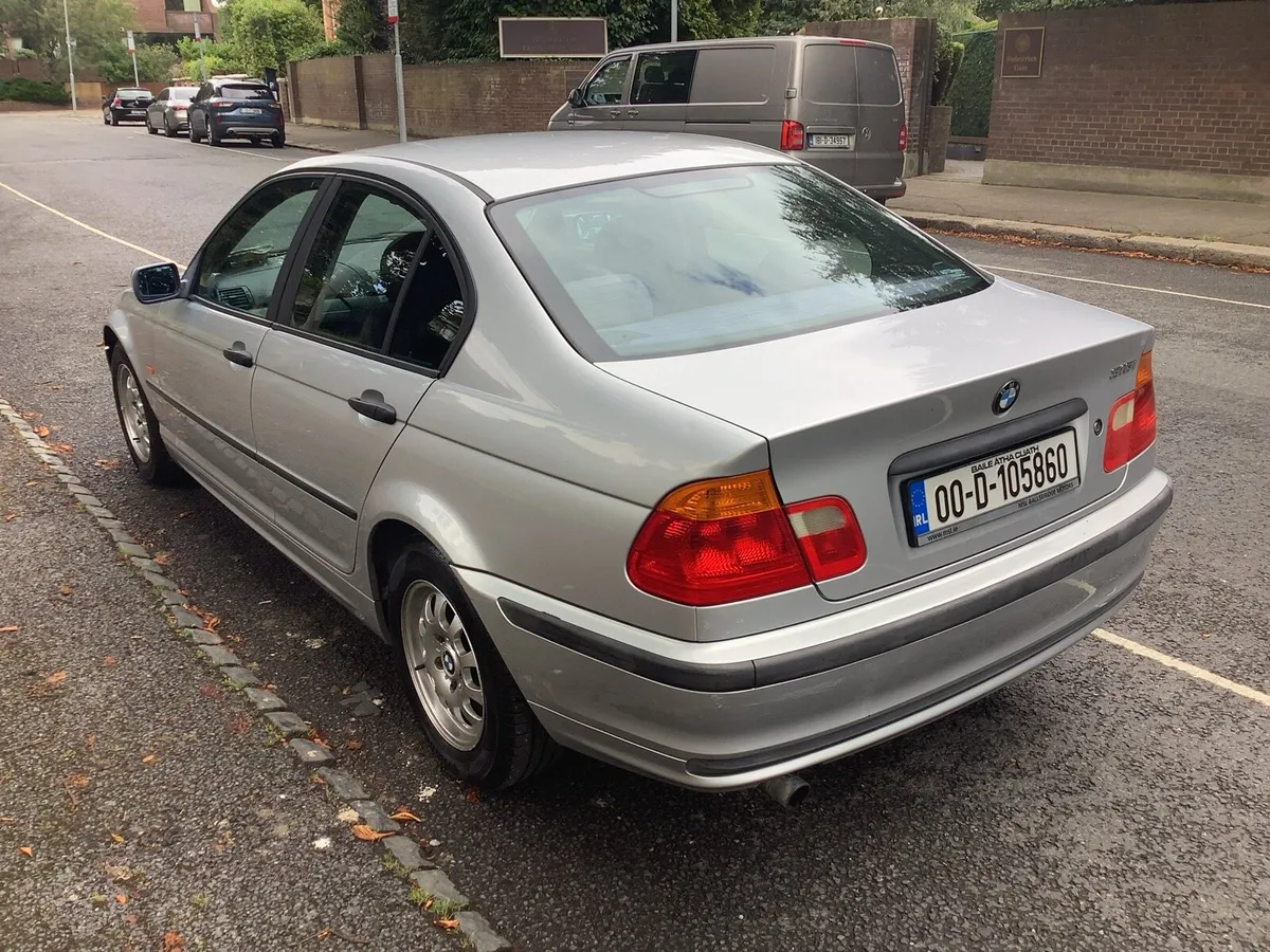 BMW saloon - Image 3