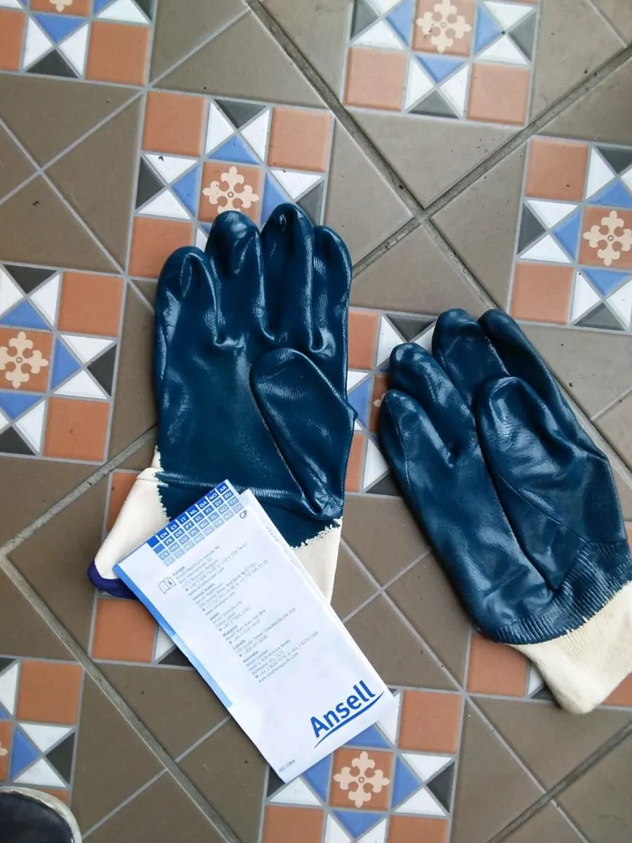 Clearance of gloves  nitrile  & pvc to cle,ar - Image 3