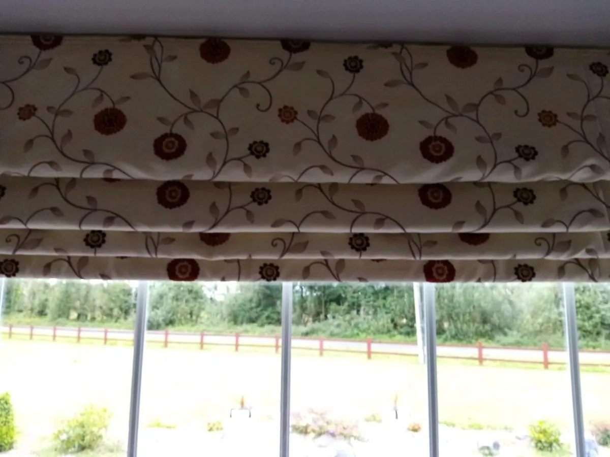 Roman Blinds and matching cushions - Image 1