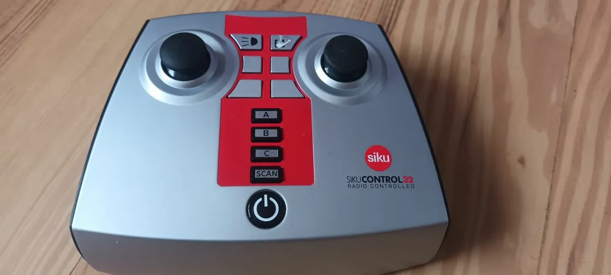 Siku rc digger - Image 3