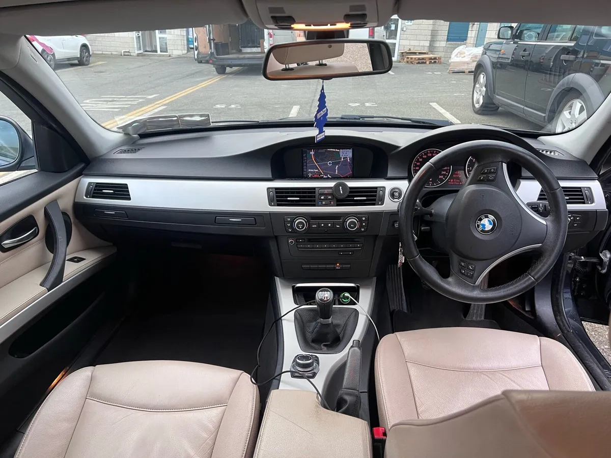 BMW 320I business Edition - Image 2