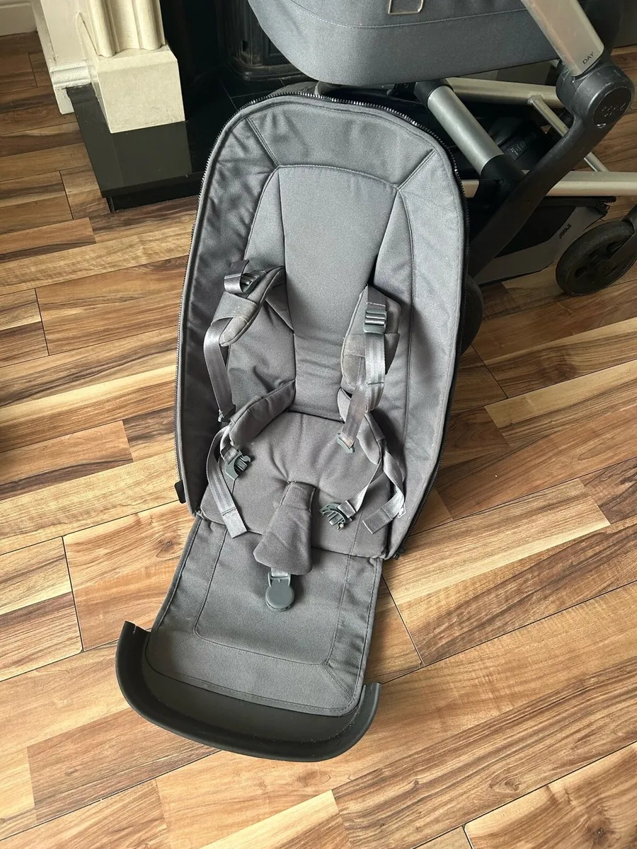 Joolz Day Pram, buggy and footmuff - Image 2