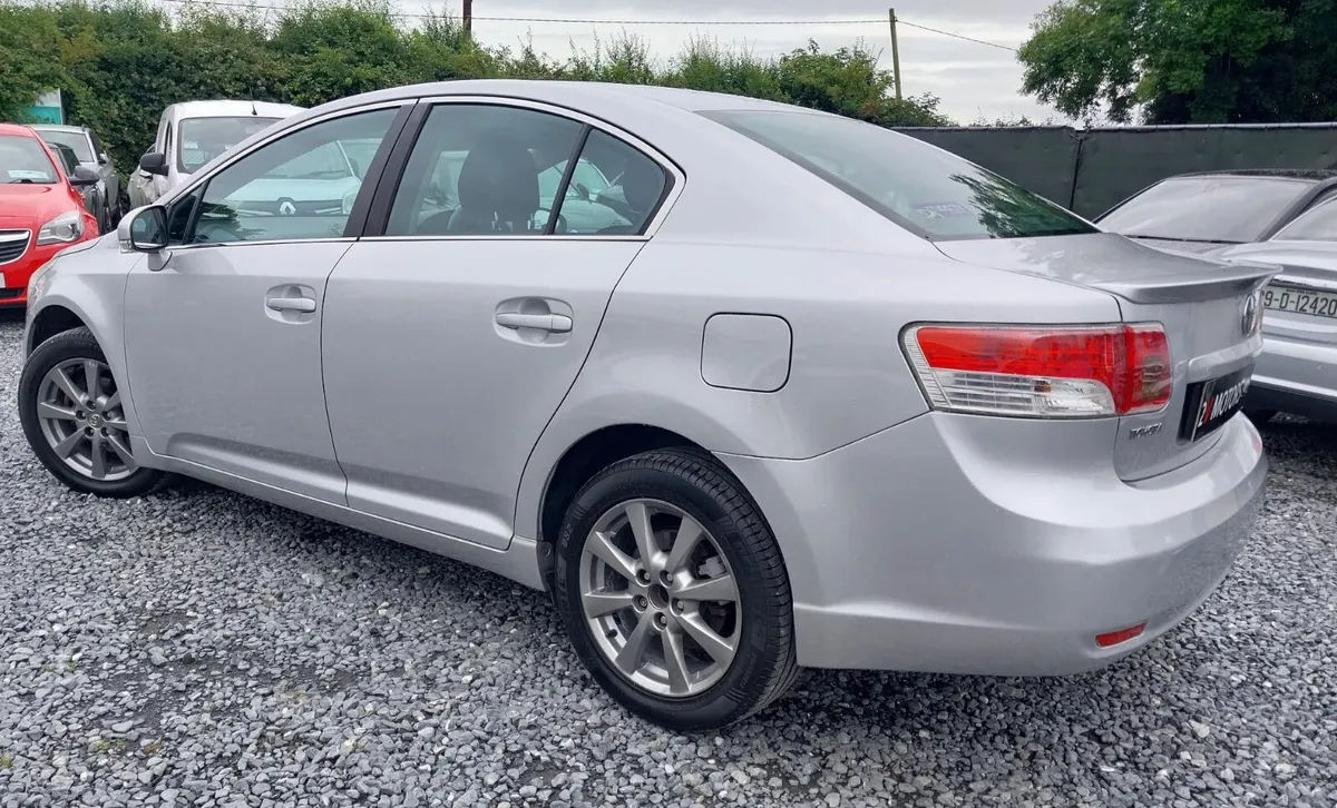 🔵 Toyota Avensis AURA 2.0 D4D LOW KM 125BHP - Image 3