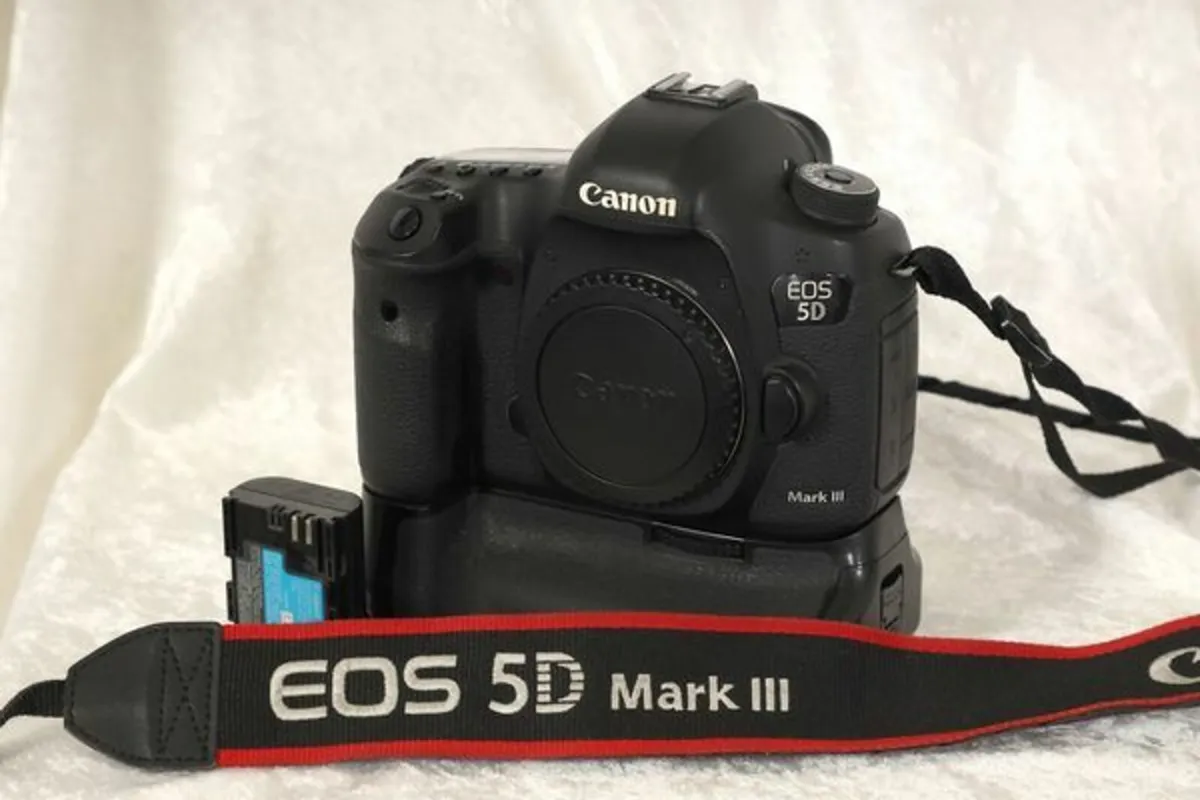 Canon Eos 5d Mk III - Image 1