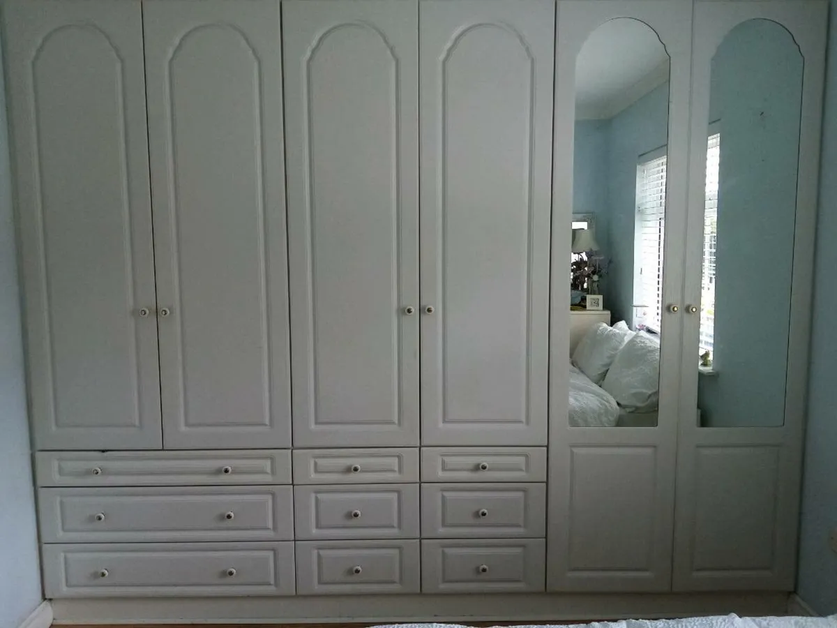 Fitted wardrobe - Image 4