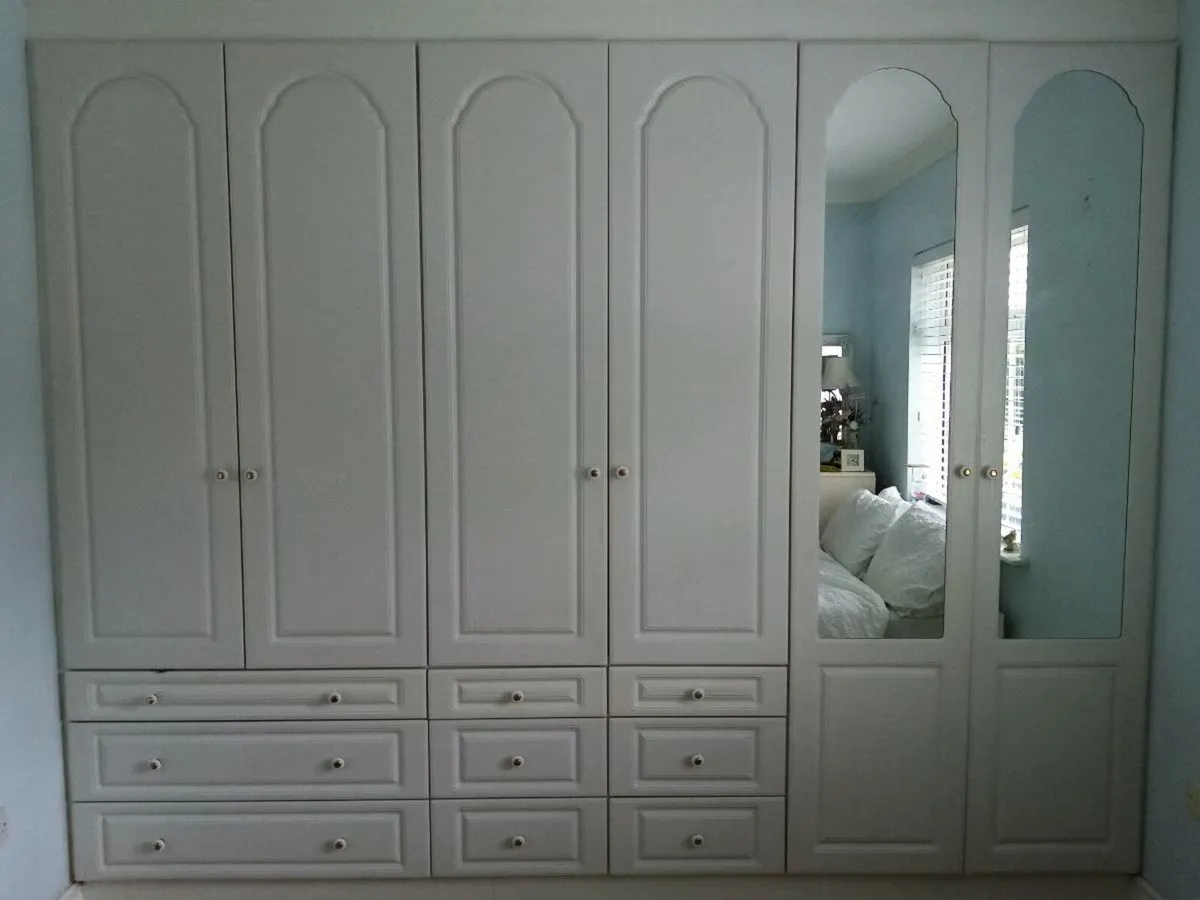 Fitted wardrobe - Image 1