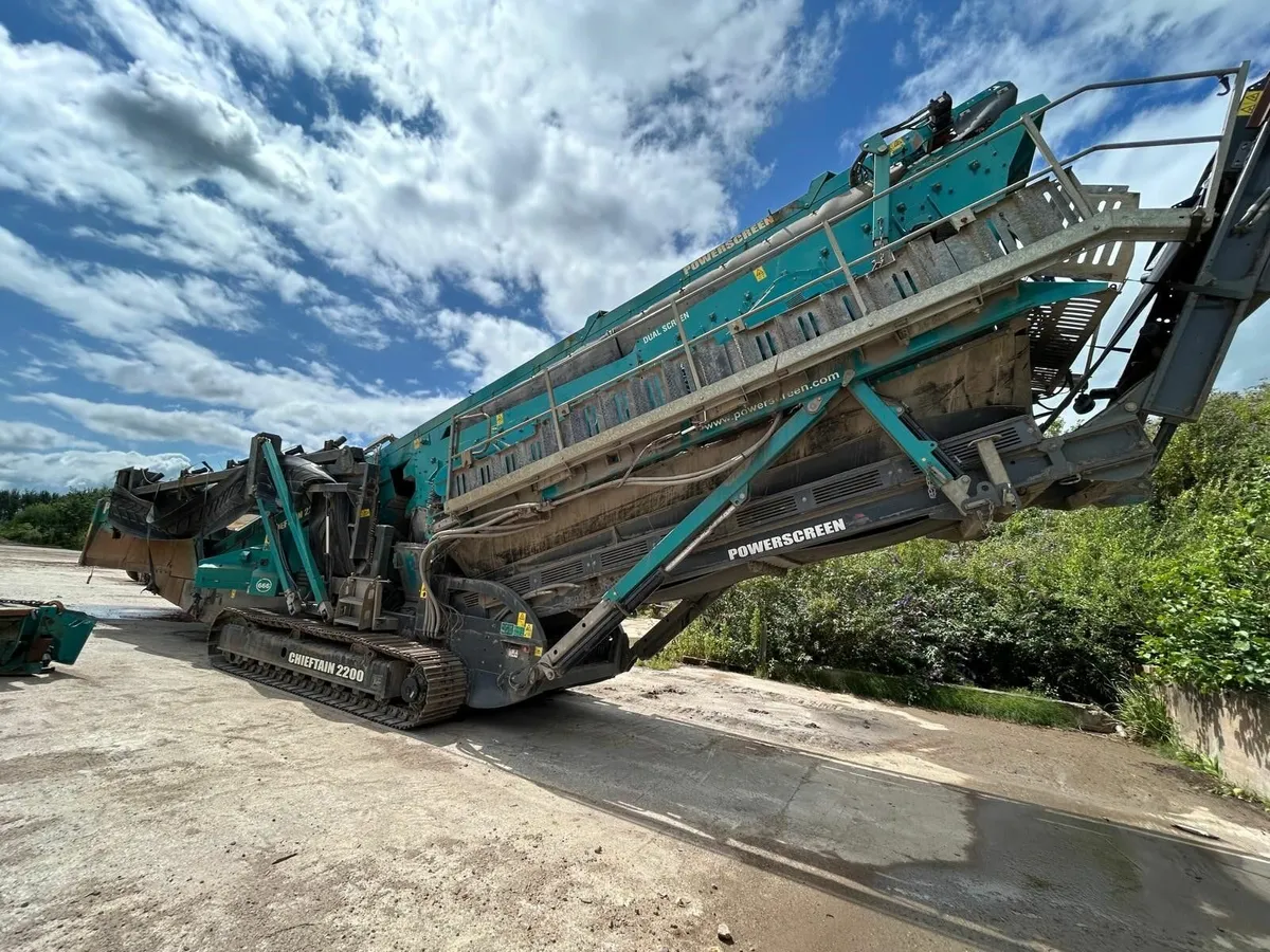 20’ Powerscreen Chieftain 2200 3 Deck  Screener - Image 1