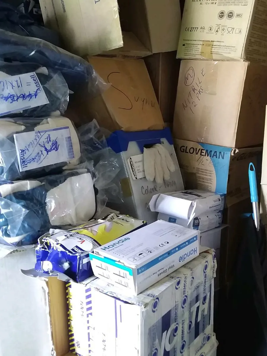 Clearance of gloves  nitrile  & pvc to cle,ar - Image 1