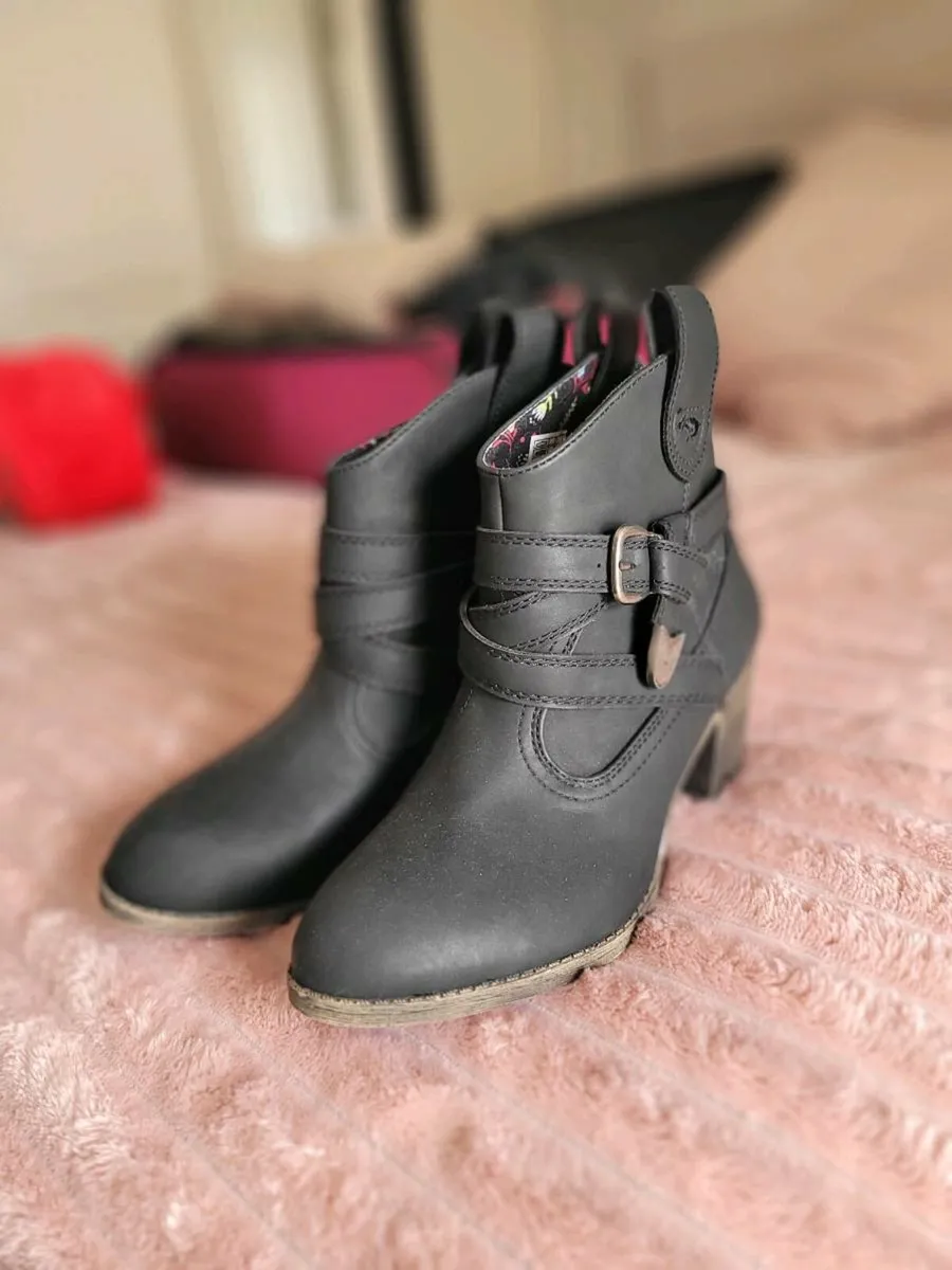 Boots - Image 2
