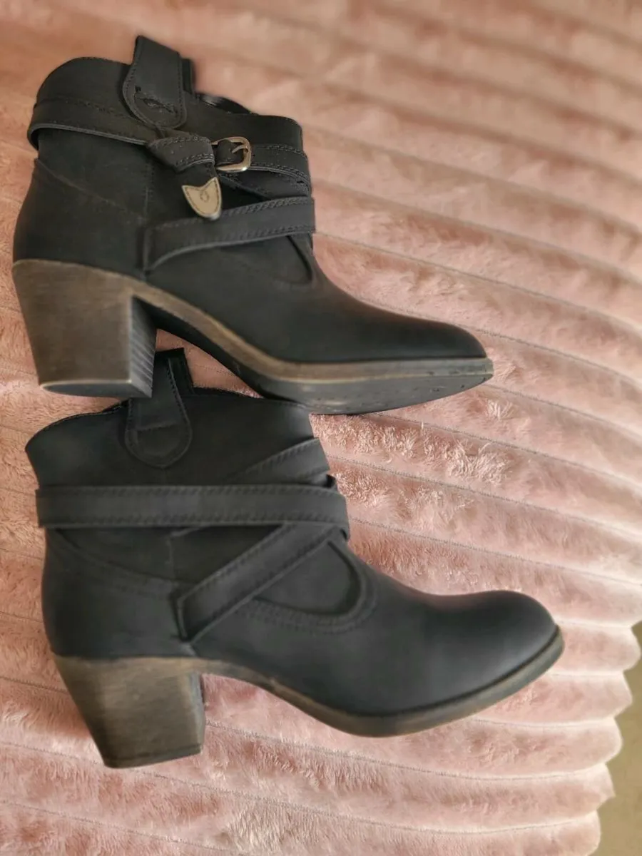 Boots - Image 4