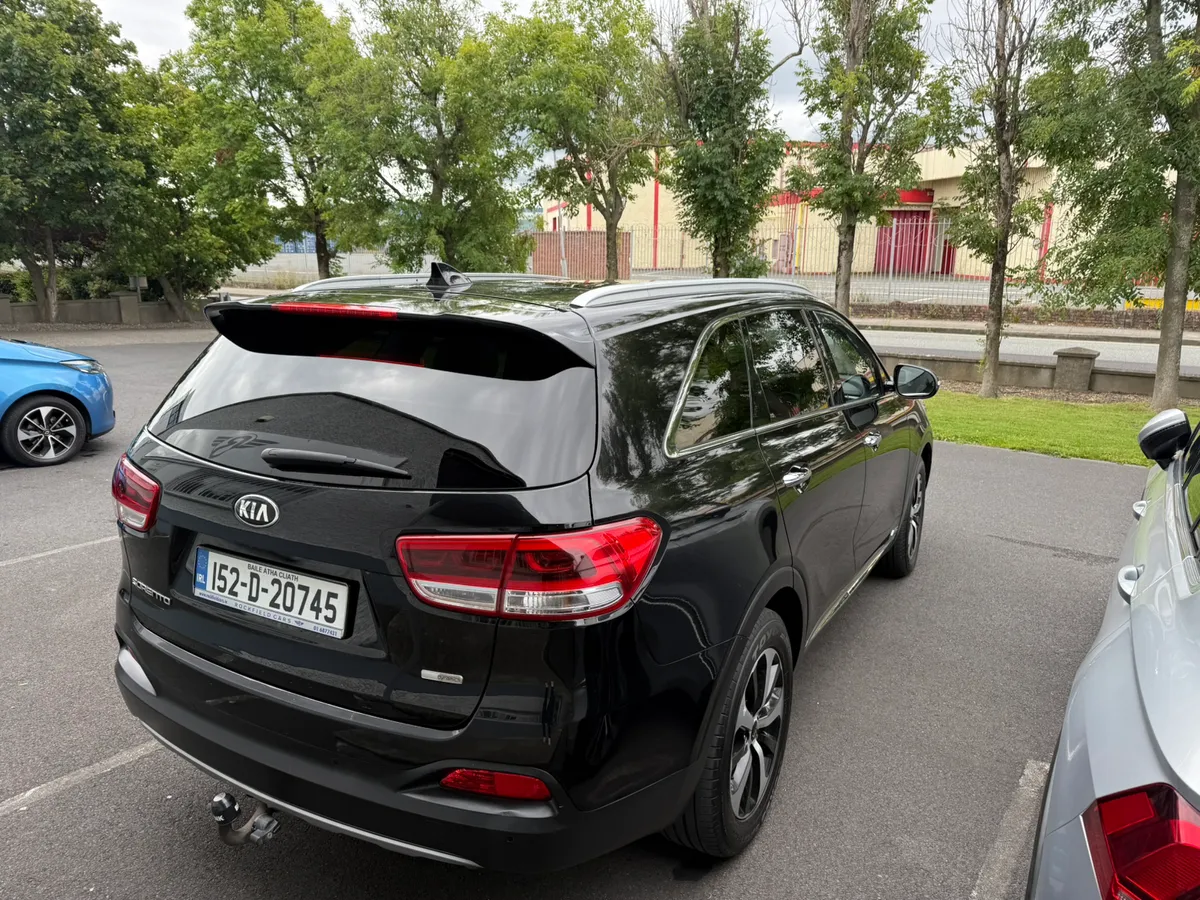 7 SEATS - PLATINUM - AUTO - LOW KMS-HEATED LEATHER - Image 4
