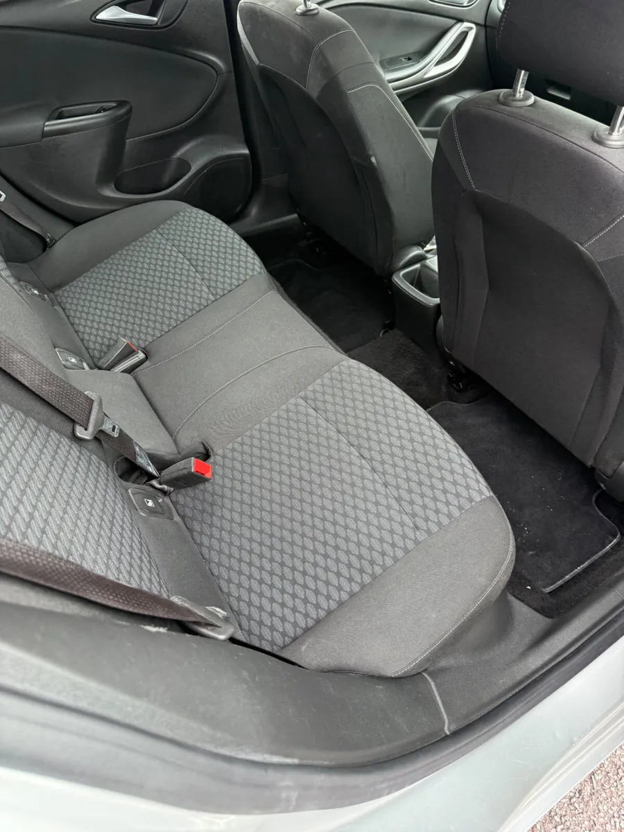 Opel Astra 2021 - Image 4