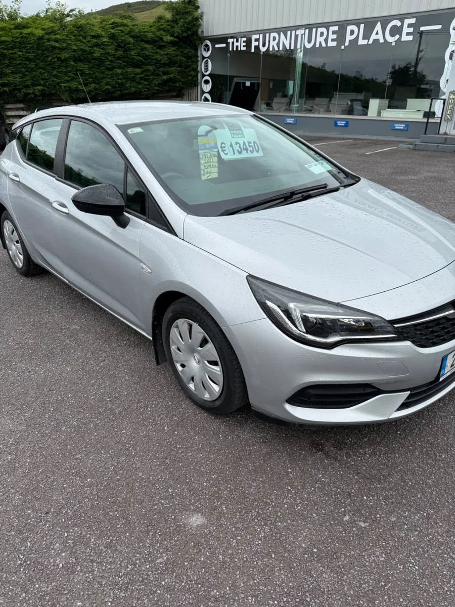 Opel Astra 2021 - Image 2