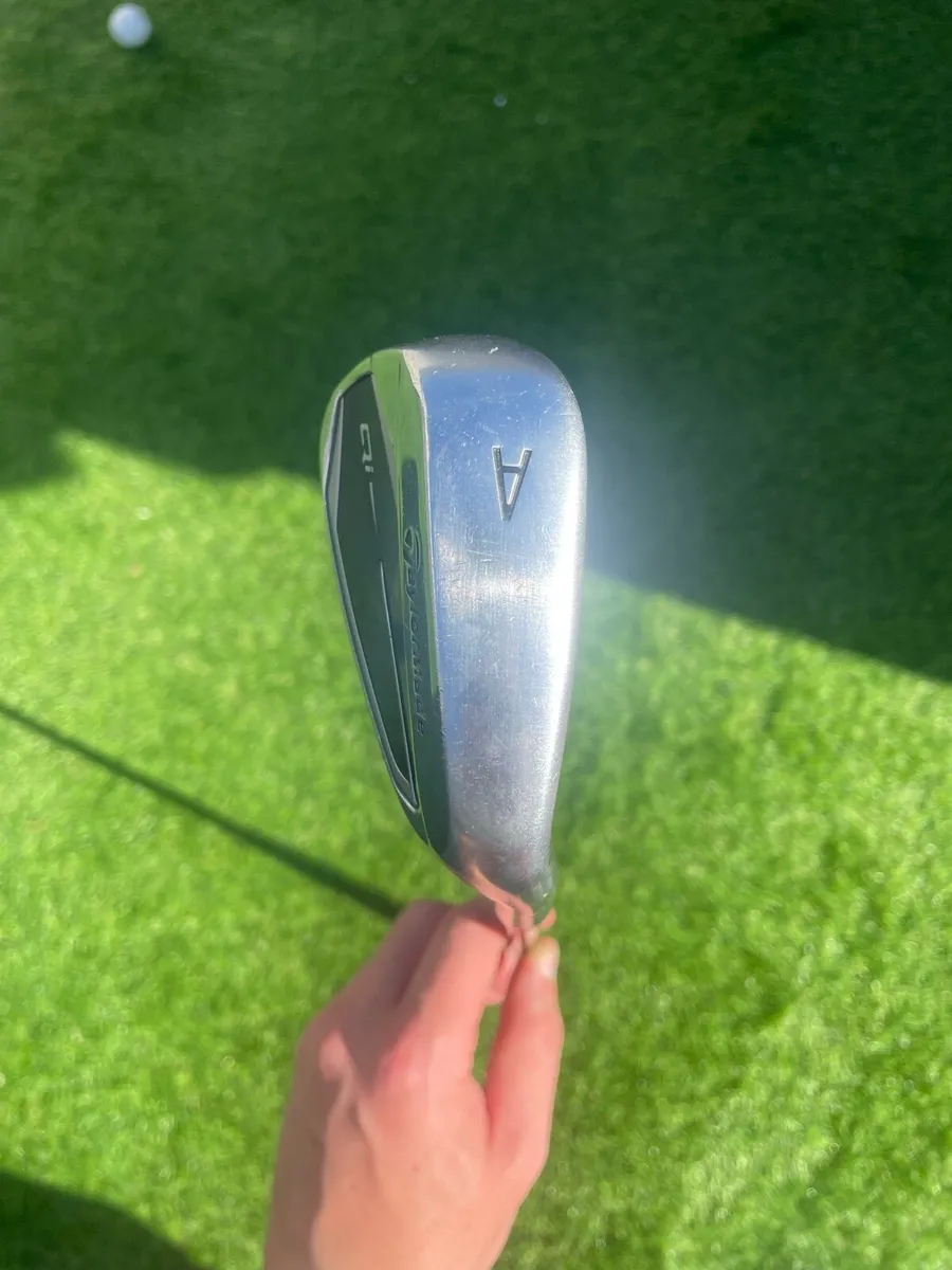 Golf club - Image 2
